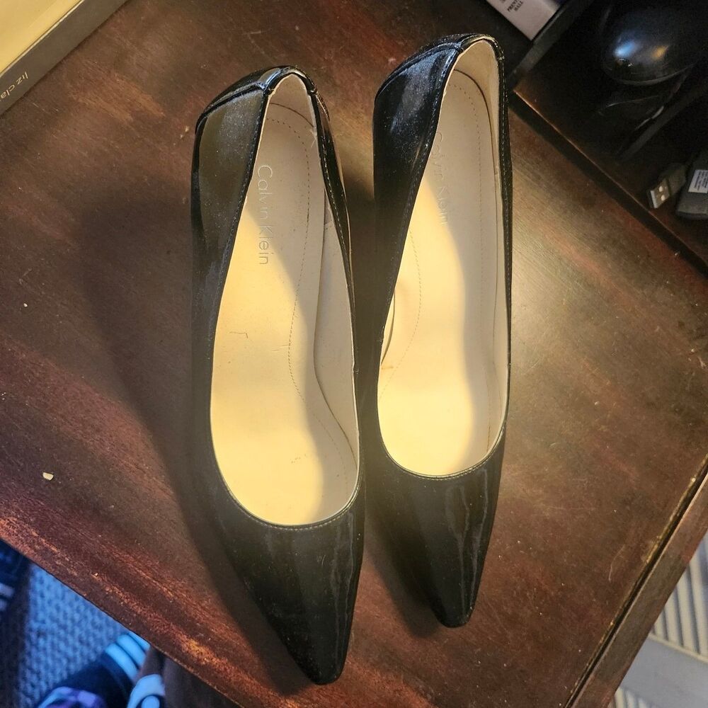 Calvin Klein DRAMA Black Patent Pointed Toe Kitten Heel Pumps Women’s 6.5M